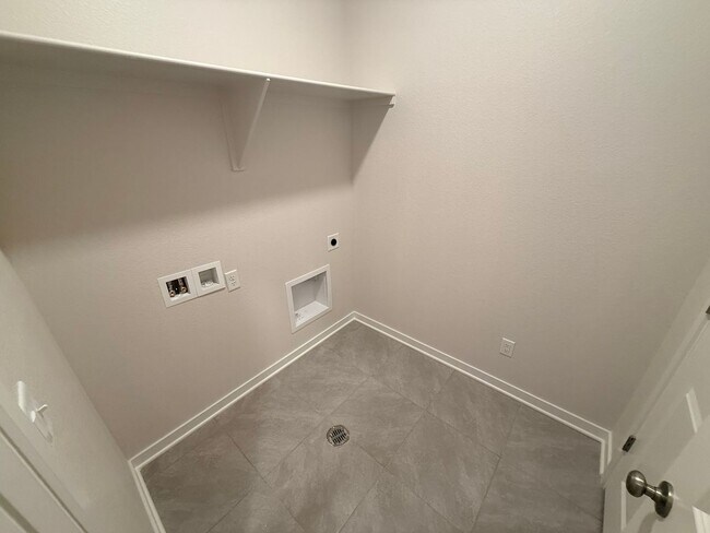 Building Photo - New 2026 3-Bedroom Townhome in Kinston Near HUB