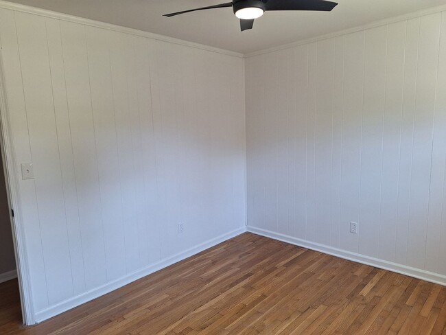 Building Photo - 3 bedroom /2 full bathroom- Yorktown