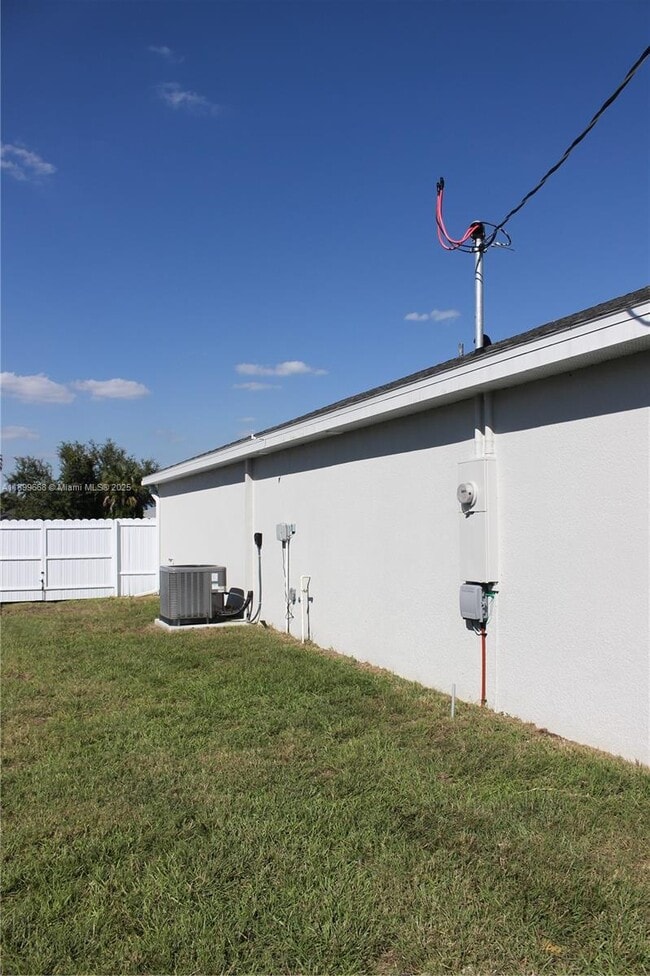 Building Photo - 1138-1114 SW 14th Terrace