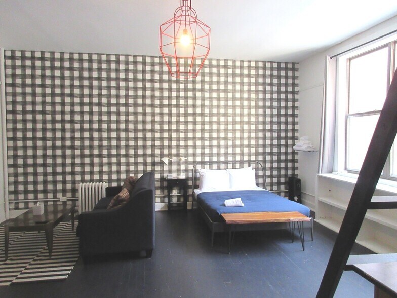 Building Photo - 245 W North Ave