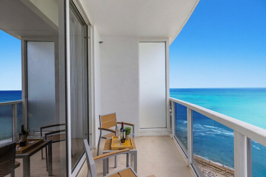 Building Photo - 18001 Collins Ave