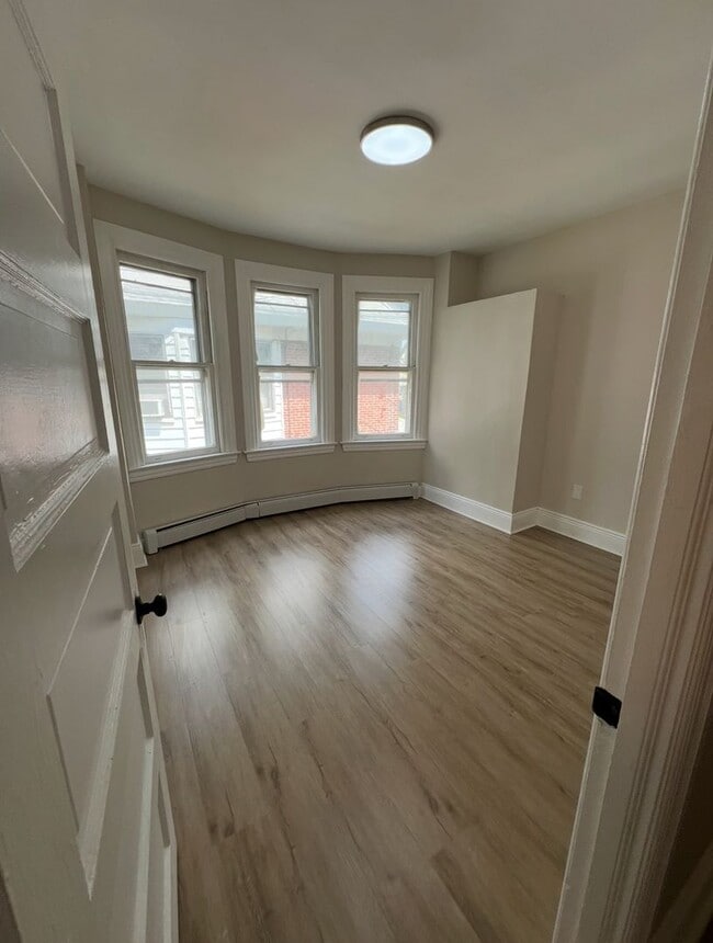 Building Photo - A Rare 5 Bedroom Renovated House Available...