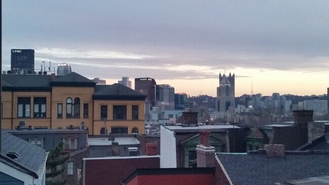 Building Photo - EXTREMELY SPACIOUS AND REMARKABLY REMODELED NORTHSIDE HOME- AVAIL MAY 1ST!