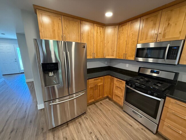 Building Photo - NEW PHOTOS! Two-level home located in Coff...