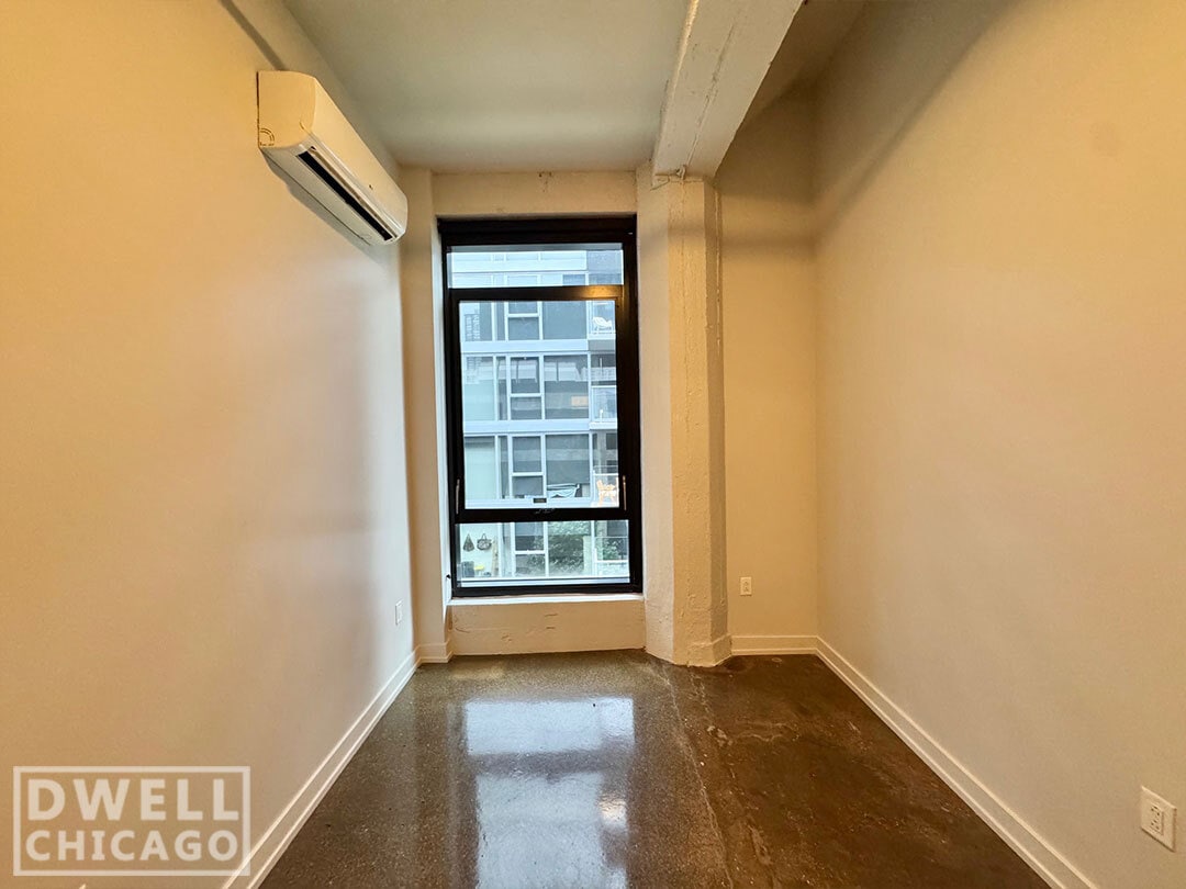 Building Photo - 152 W Huron St