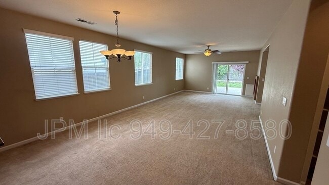 Building Photo - 565 Connemaras Ct