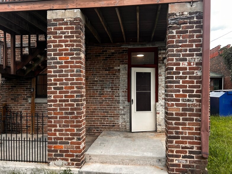 Building Photo - 102 Vine St