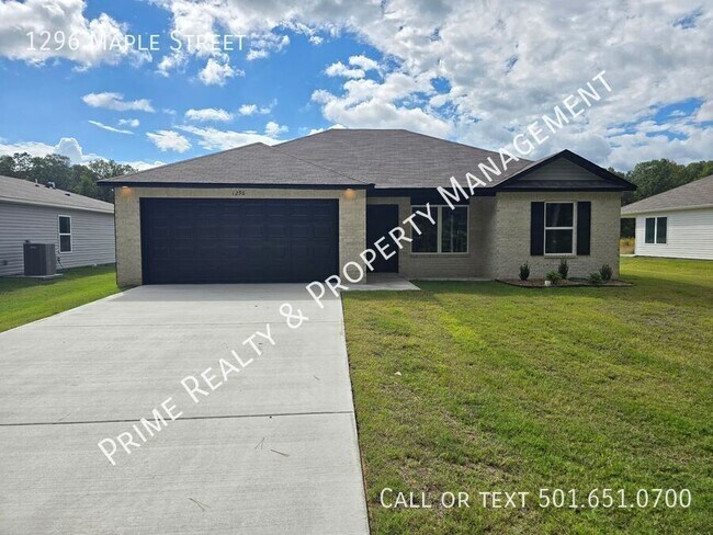 Primary Photo - 1296 Maple St