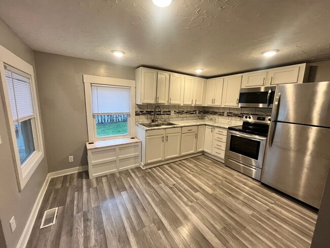 Building Photo - Adorable one bedroom ranch