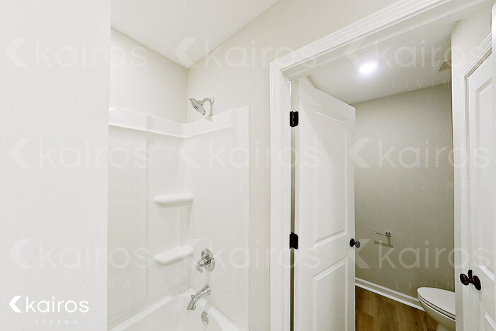 Building Photo - 10 Bungalow Cir