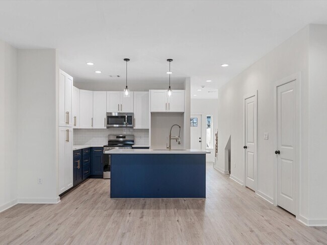 Building Photo - 5702 Elysian St