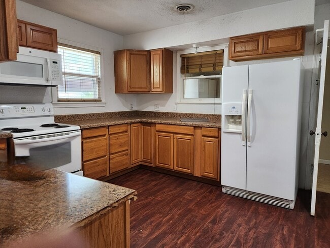 Building Photo - 724 Wheless Ave