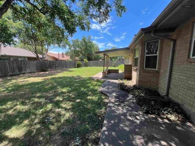 Building Photo - 3505 Regina Cir