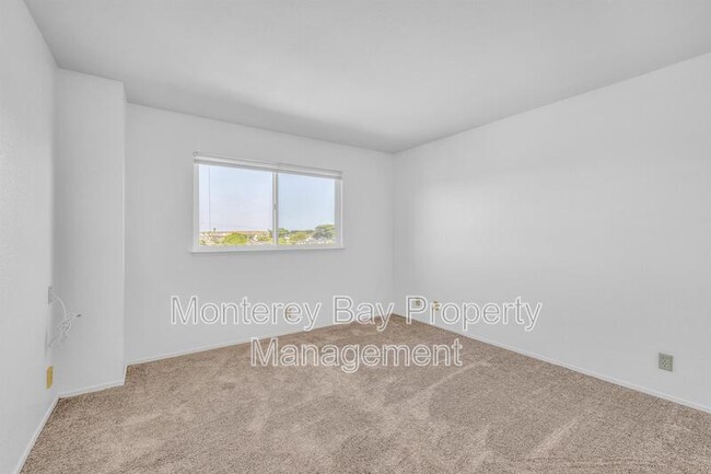Building Photo - 143 Seal Ct