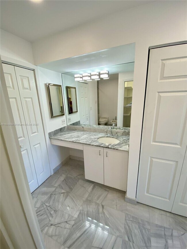 Building Photo - 255 Galen Dr