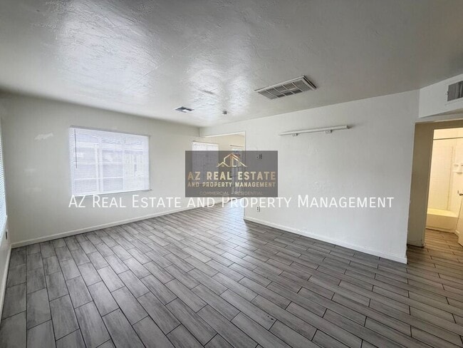 Building Photo - 7210 N 55th Dr