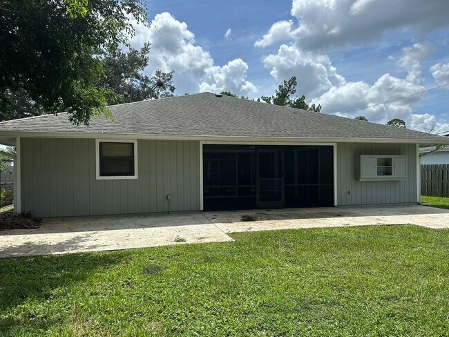 Building Photo - 1045 SW Bay State Rd
