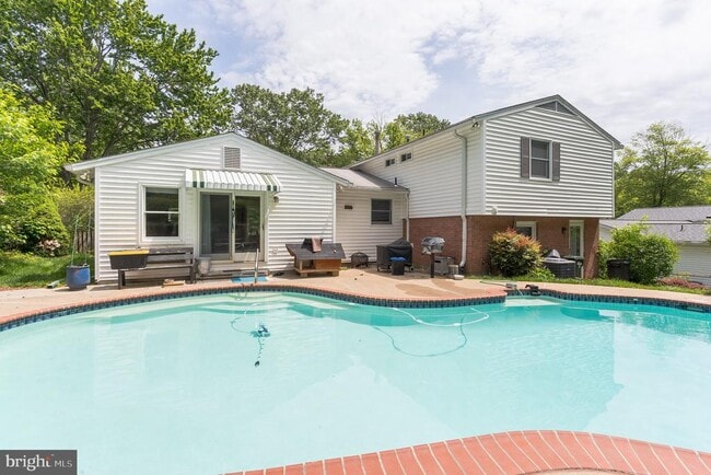 Building Photo - 7011 Hadlow Dr