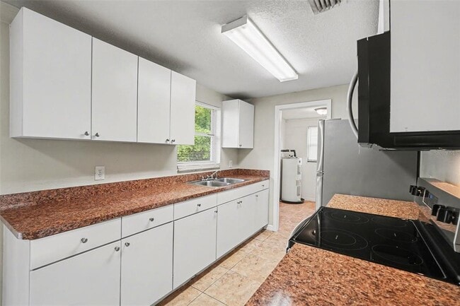 Building Photo - 4923 S 82nd St