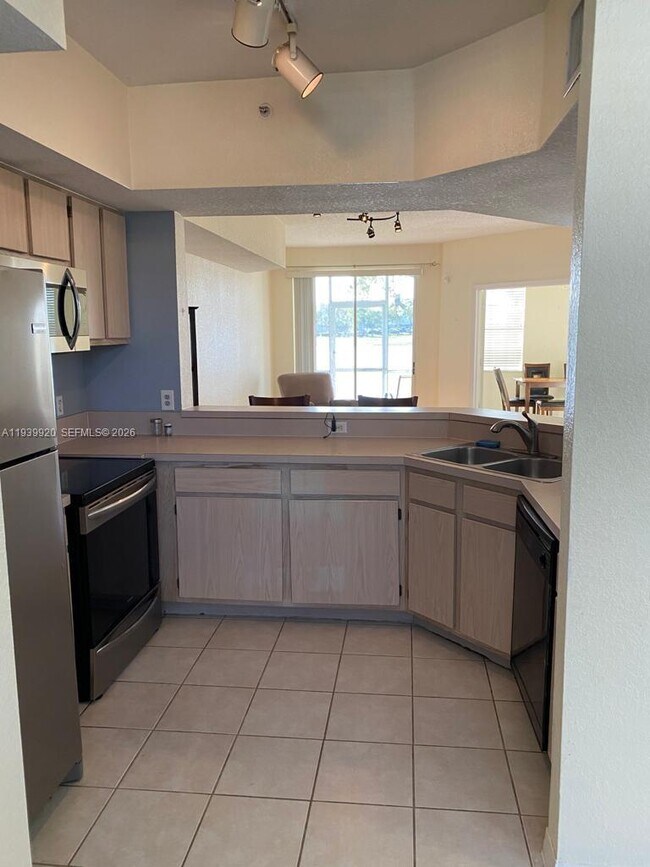 Building Photo - 751 SW 148th Ave