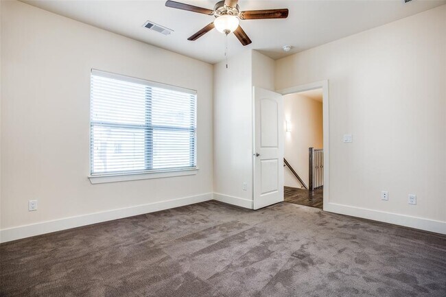 Building Photo - 4323 Dickason Ave