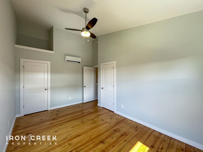 Building Photo - Beautiful, Brand-New Compact Cottage in So...