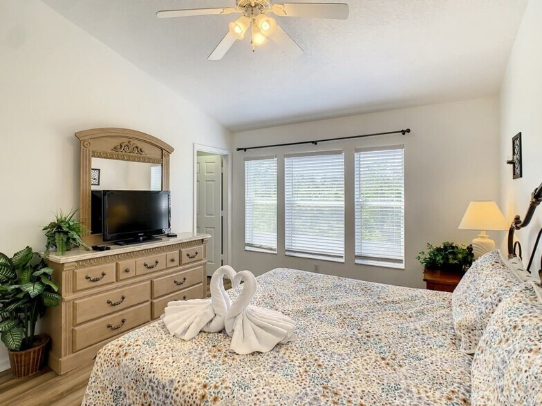 Building Photo - 2356 Silver Palm Dr