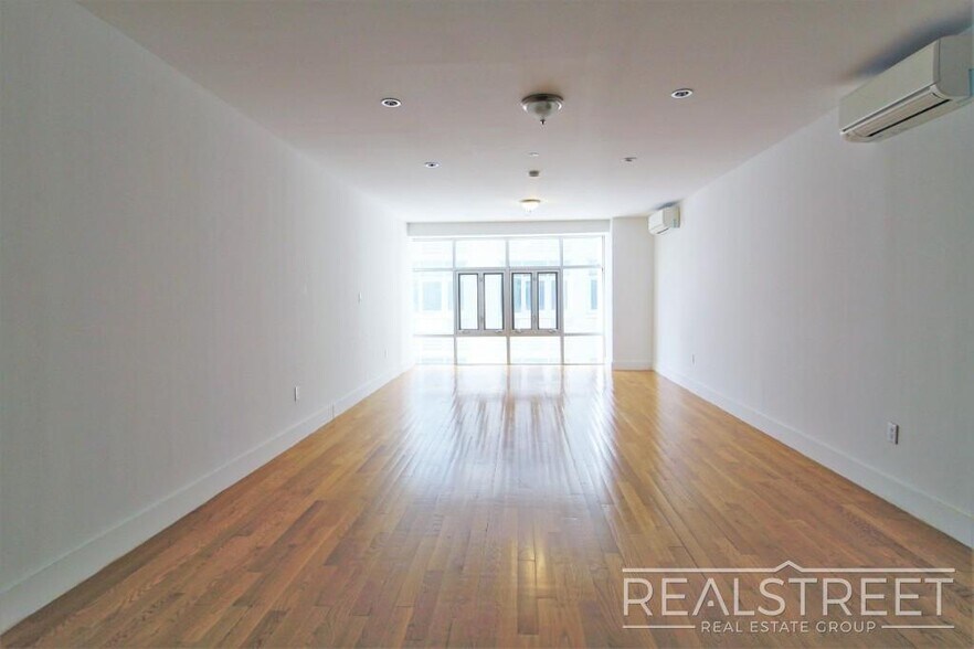 Building Photo - LUXURY LOFT in Queens!