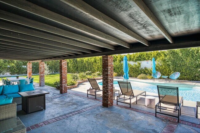 Building Photo - 2241 N San Gorgonio Rd