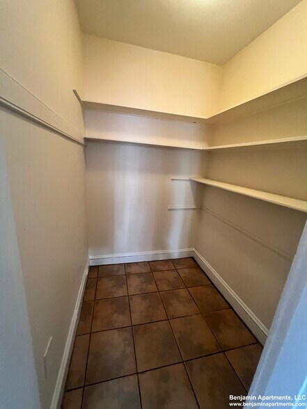 Building Photo - 5 Barrows St