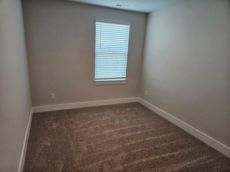 Building Photo - 4341 Majesty Dr