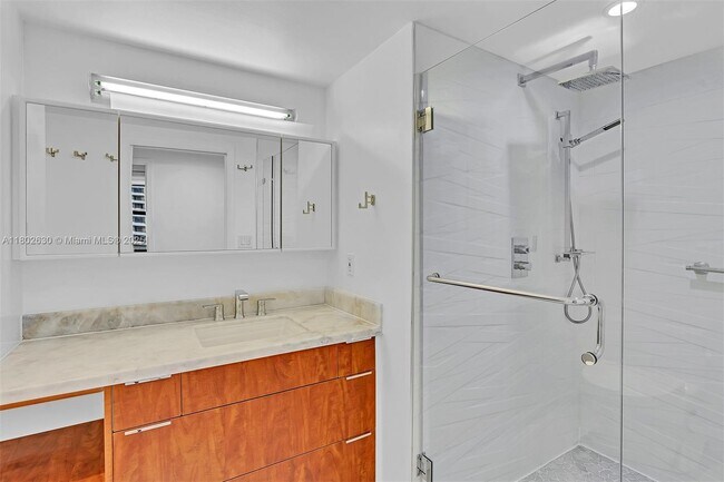Building Photo - 2500 Parkview Dr