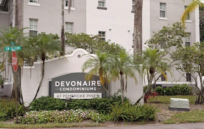 Building Photo - 777 SW 111th Way