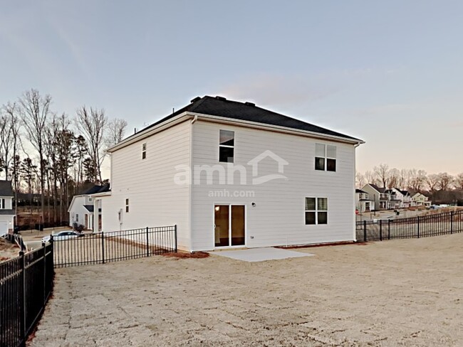 Building Photo - 5190 Valley Dr