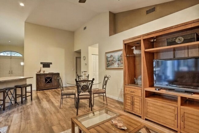 Building Photo - 522 SW Timber Trail