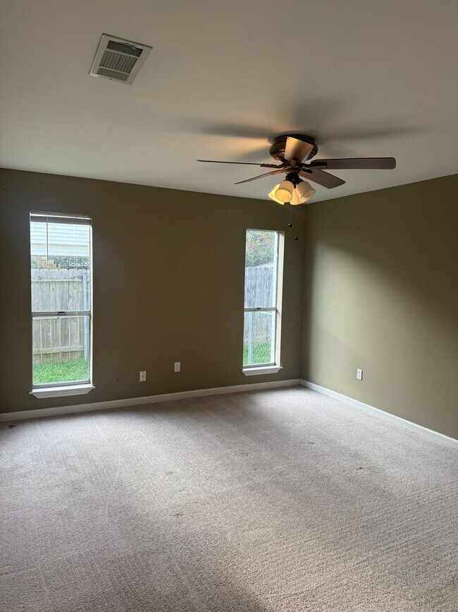 Building Photo - Rental Available Now in Lake Sherwood Acres!
