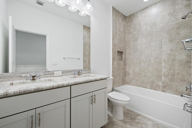 Building Photo - 16377 Biltmore Lndg