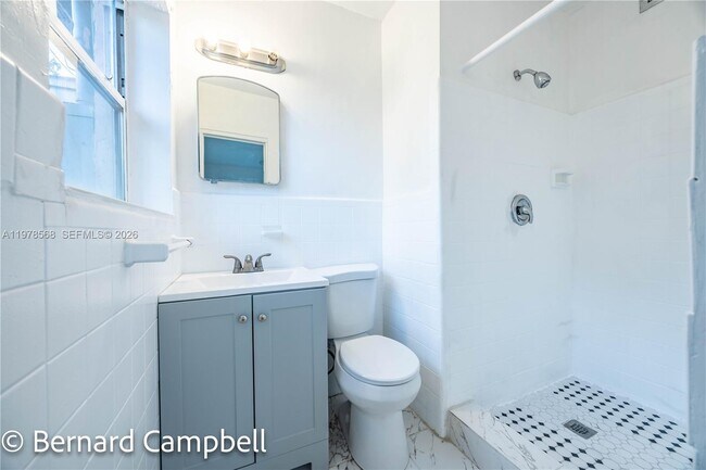 Building Photo - 918 NW 13th Ct