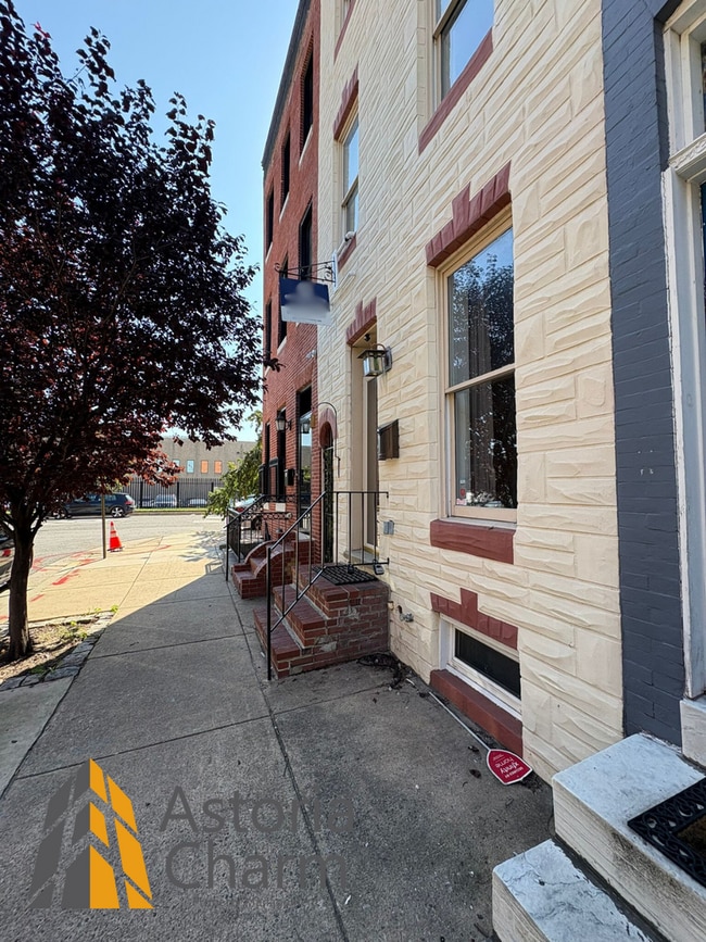 Building Photo - Backyard Fire Pit, Rooftop Terrace, and Mo...