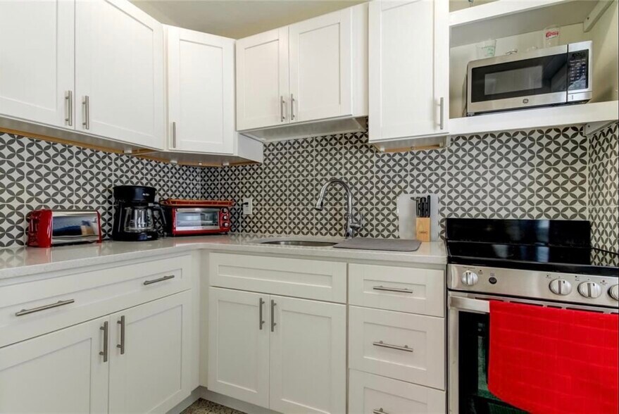 Building Photo - 11325 1st St E