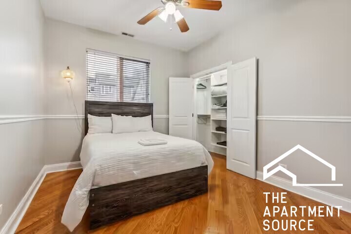 Building Photo - 3935 S Wells St