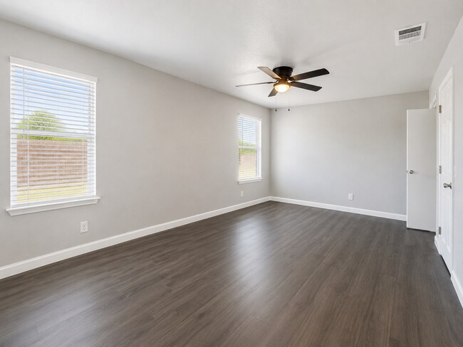 Building Photo - Move-In Ready 4-Bedroom Home Near Tesla, Airport & Downtown Austin