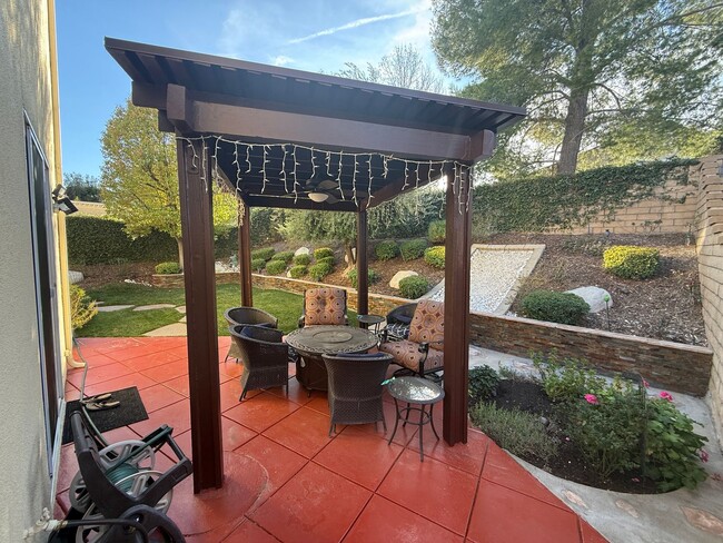 Building Photo - 4 Bedroom Home for Rent in Valencia Northp...