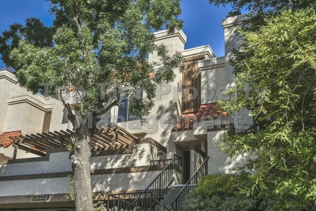 Building Photo - Very nice 2 bed / 2.5 bath / 1,185 sqft Walnut Creek Townhouse in desirable Main Chance Estates D...