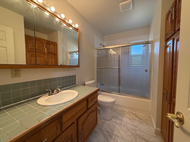 Building Photo - North Central 3 Bedroom Home