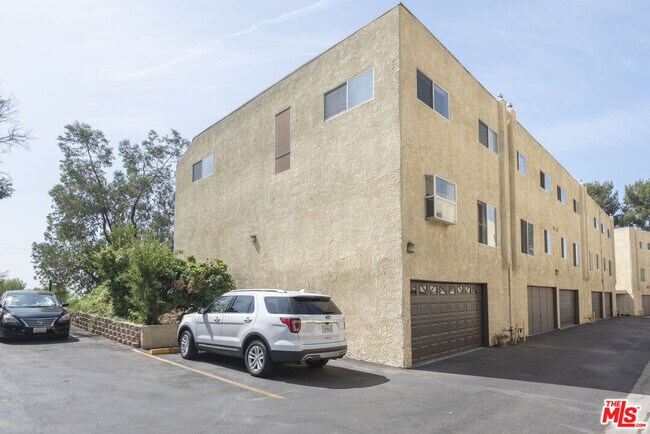 Building Photo - 9634 Via Rimini