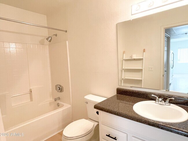 Building Photo - 1295 N Ash St