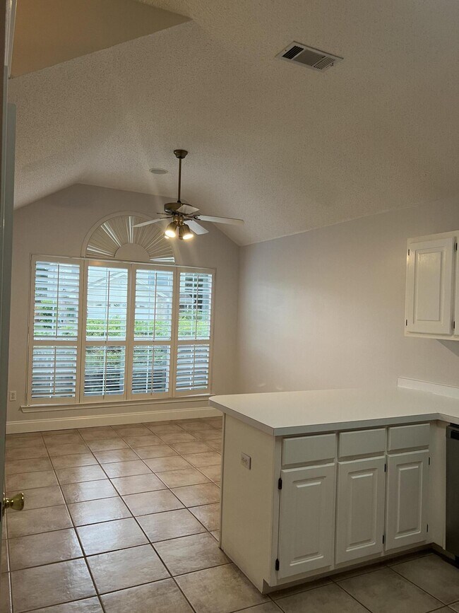 Building Photo - 4204 White Tail Cir