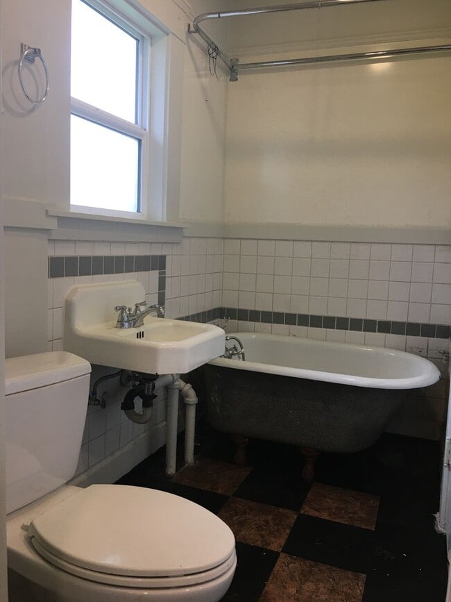 Building Photo - Affordable studio, available now!