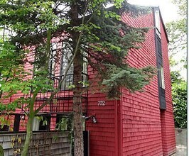 Building Photo - Husky Townhomes